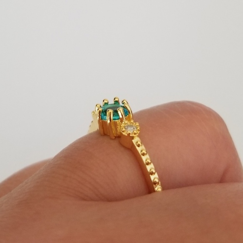 Beautiful Topaz Blue Gold Ring - Picture 8 of 8